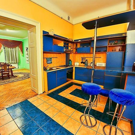 Apartments On Valova 25 リヴィウ エクステリア 写真