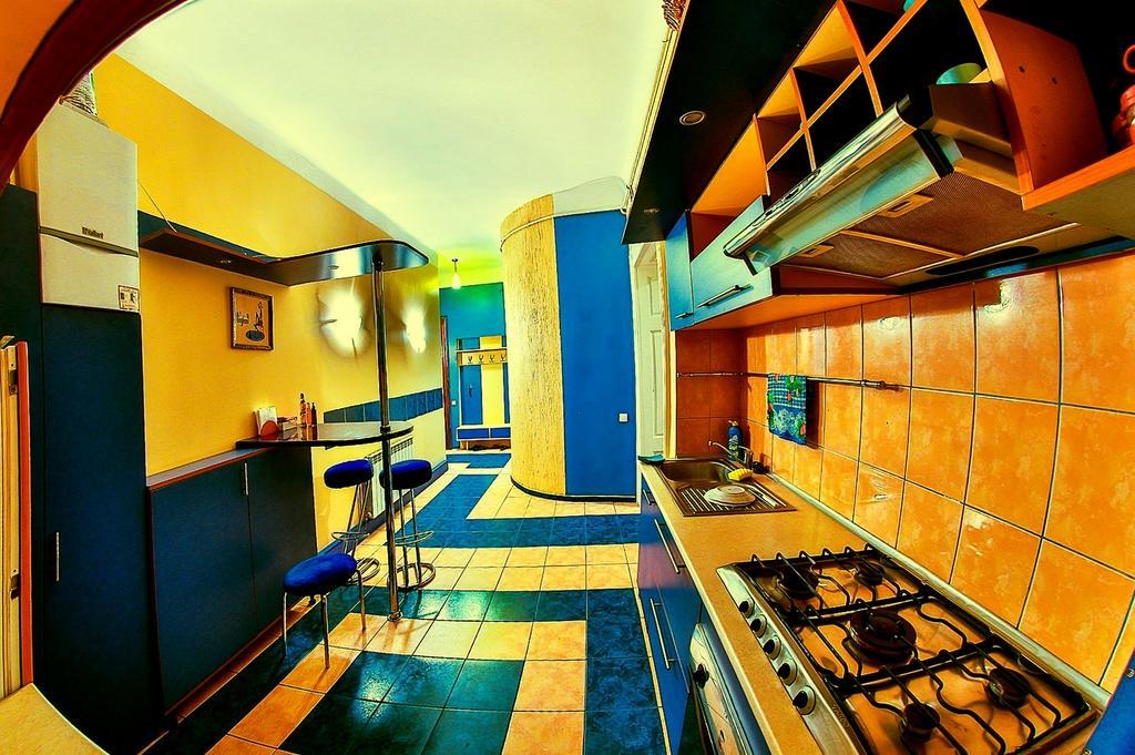 Apartments On Valova 25 リヴィウ エクステリア 写真