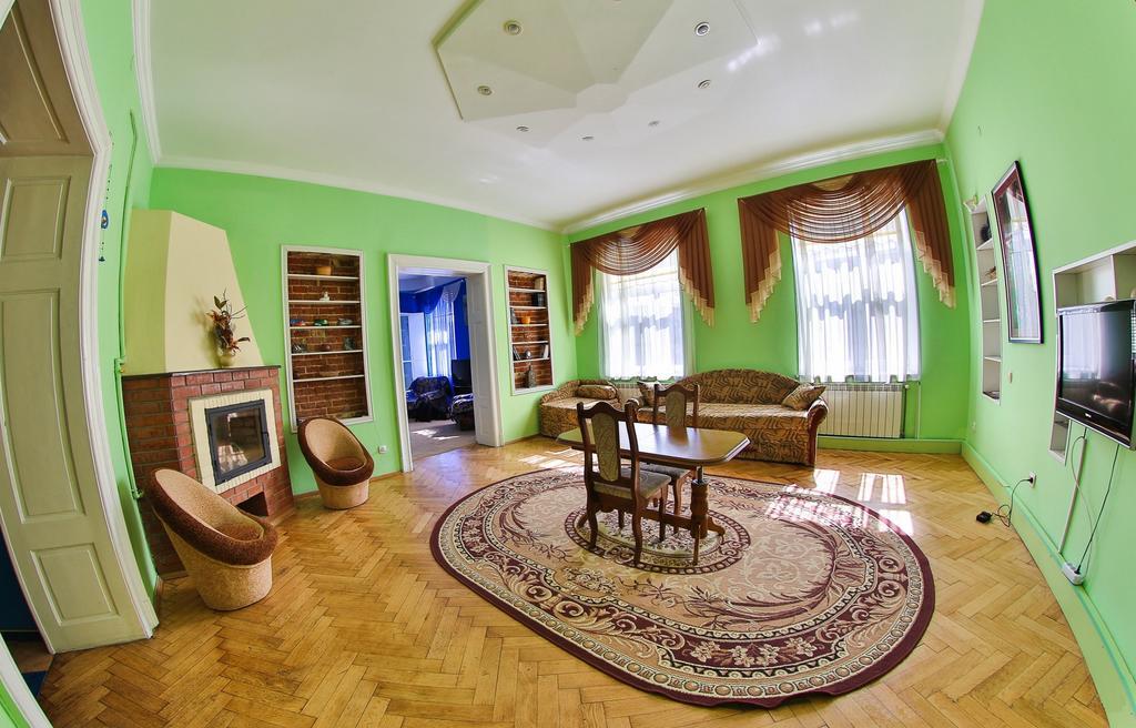 Apartments On Valova 25 リヴィウ エクステリア 写真