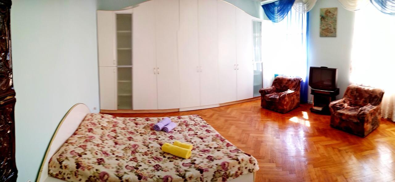 Apartments On Valova 25 リヴィウ エクステリア 写真