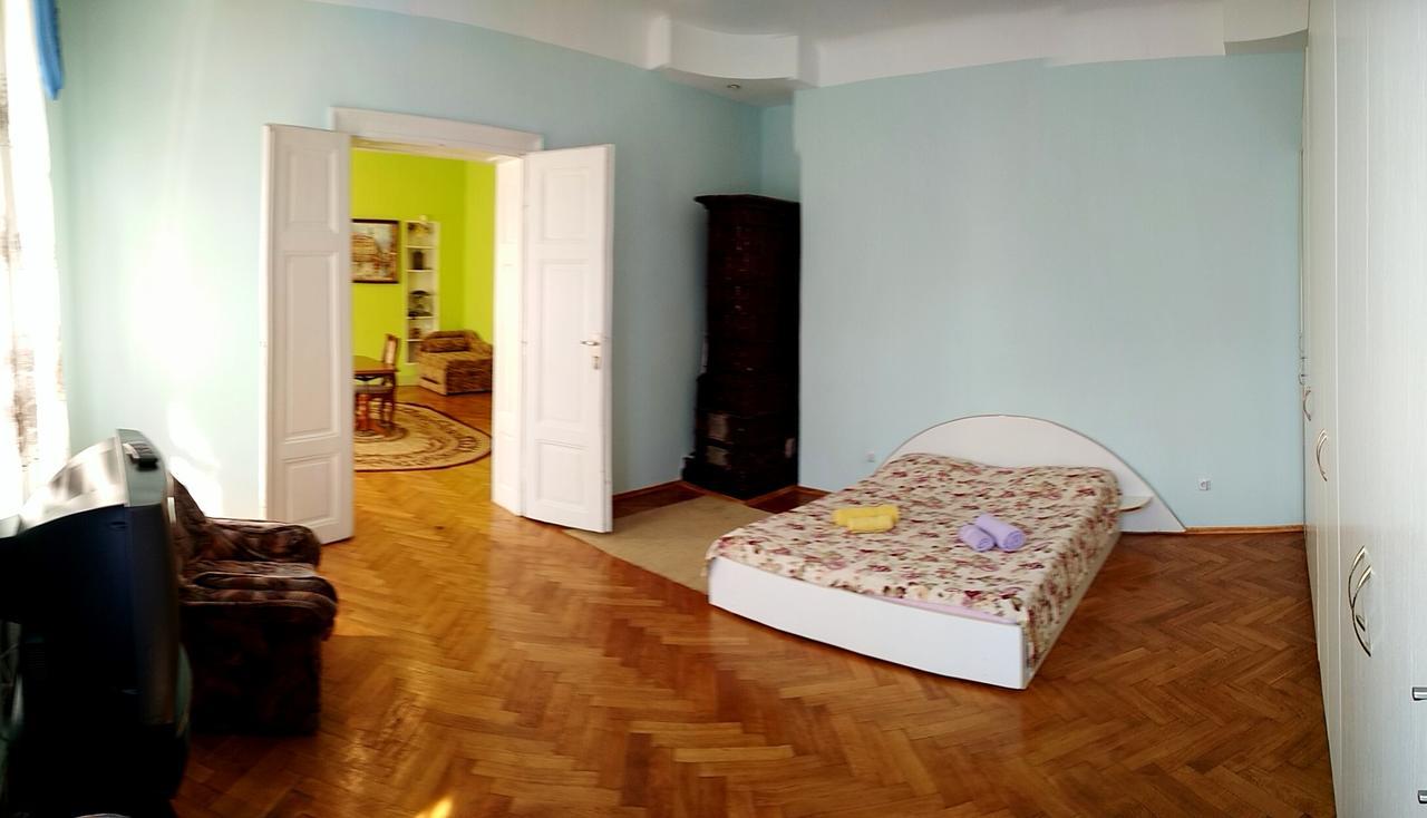 Apartments On Valova 25 リヴィウ エクステリア 写真