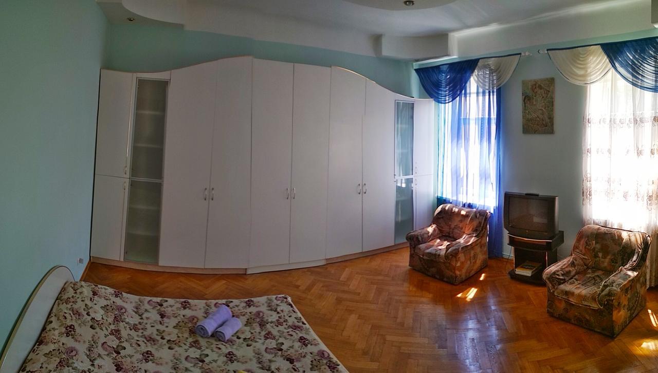 Apartments On Valova 25 リヴィウ エクステリア 写真